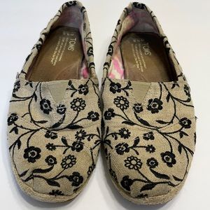 Ladies Toms Flats